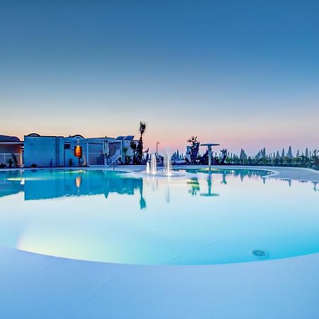 Mediterraneo Hotel & Suites Cattolica Dış mekan fotoğraf