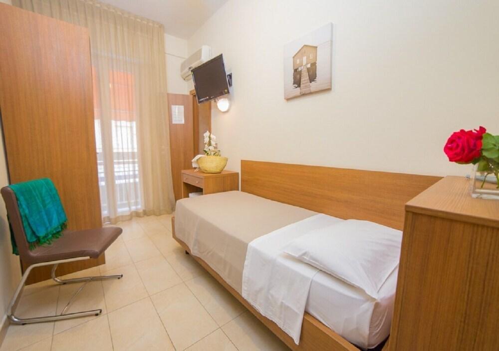 Mediterraneo Hotel & Suites Cattolica Dış mekan fotoğraf