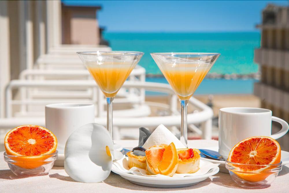 Mediterraneo Hotel & Suites Cattolica Dış mekan fotoğraf