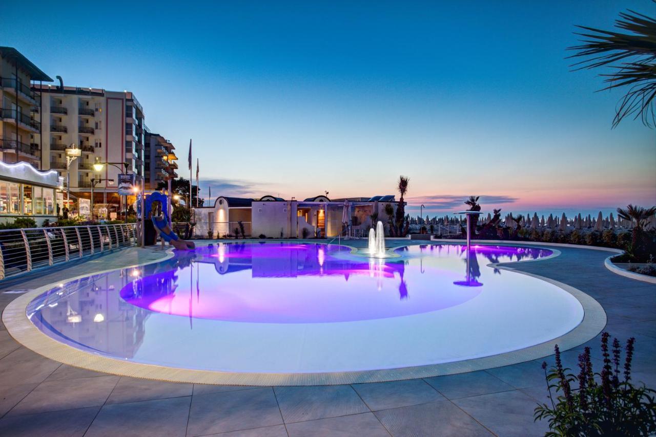 Mediterraneo Hotel & Suites Cattolica Dış mekan fotoğraf