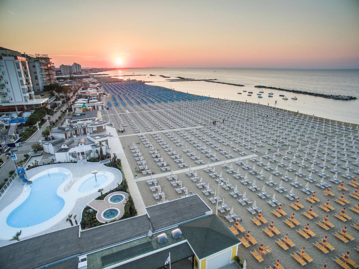Mediterraneo Hotel & Suites Cattolica Dış mekan fotoğraf