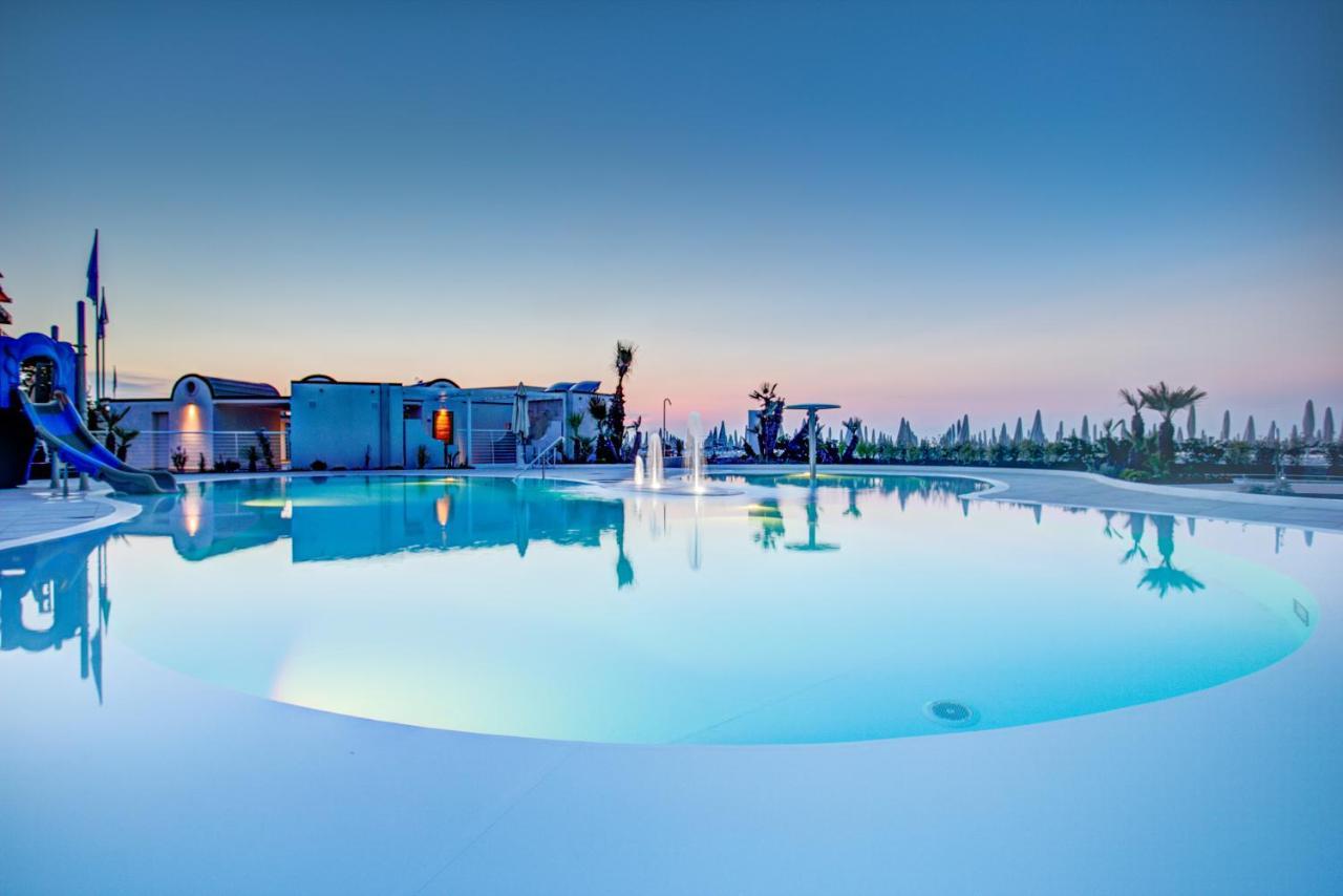 Mediterraneo Hotel & Suites Cattolica Dış mekan fotoğraf