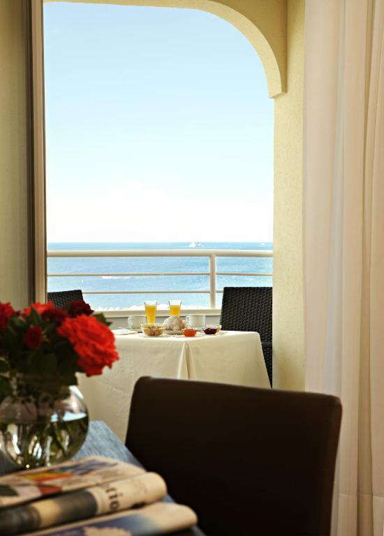 Mediterraneo Hotel & Suites Cattolica Dış mekan fotoğraf