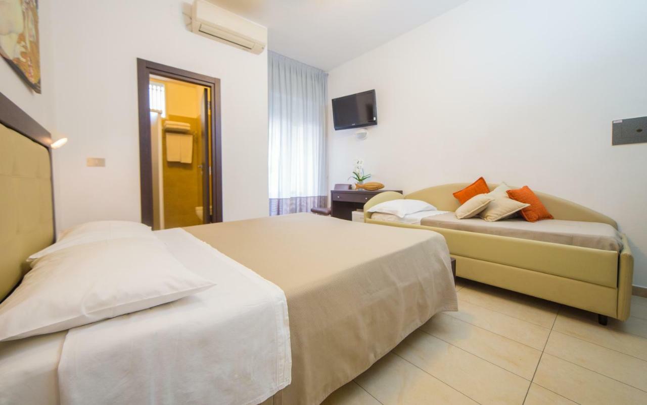 Mediterraneo Hotel & Suites Cattolica Dış mekan fotoğraf