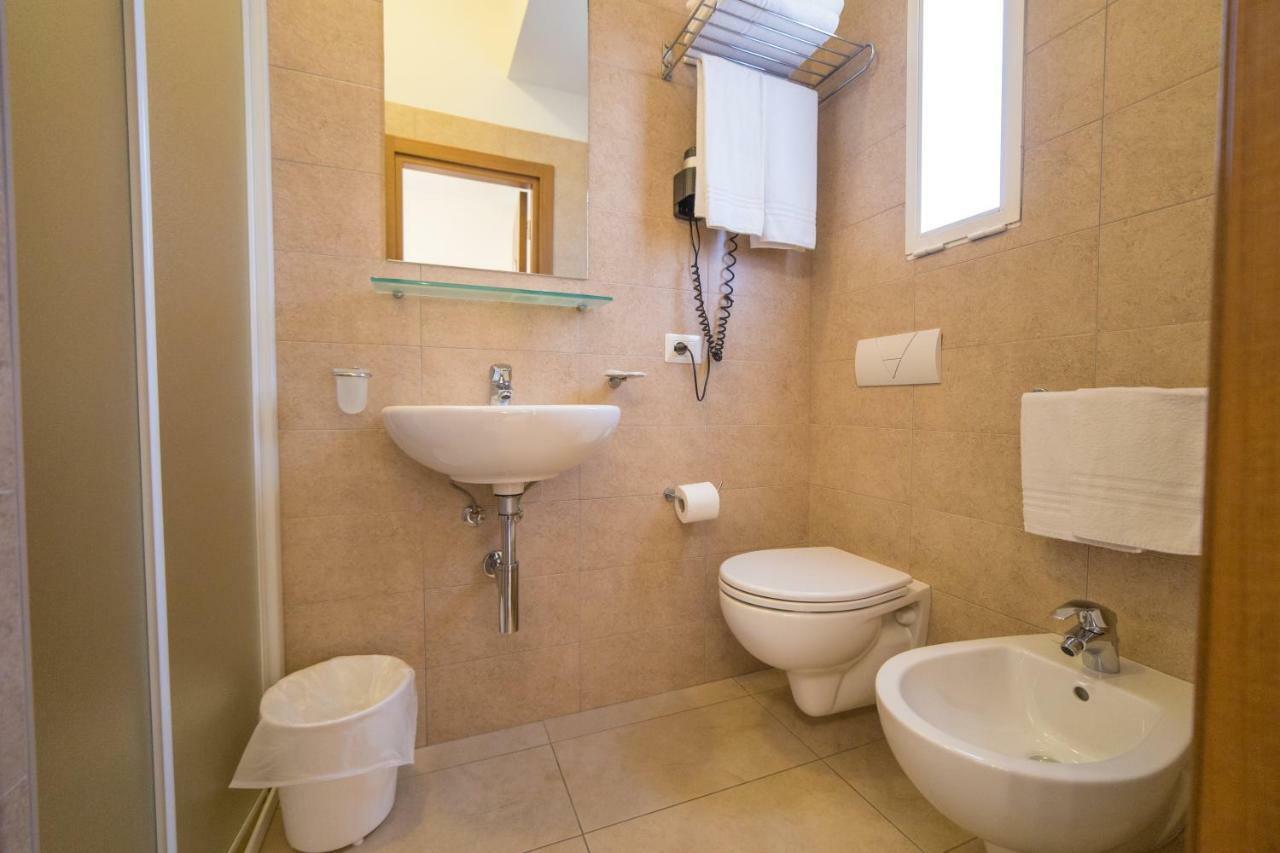 Mediterraneo Hotel & Suites Cattolica Dış mekan fotoğraf
