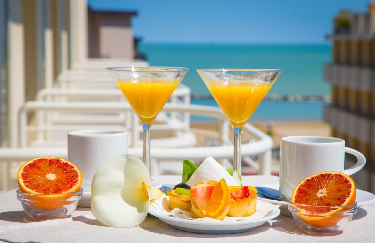 Mediterraneo Hotel & Suites Cattolica Dış mekan fotoğraf