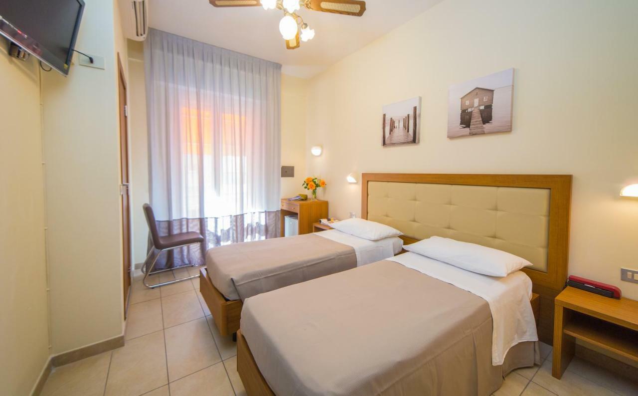 Mediterraneo Hotel & Suites Cattolica Dış mekan fotoğraf