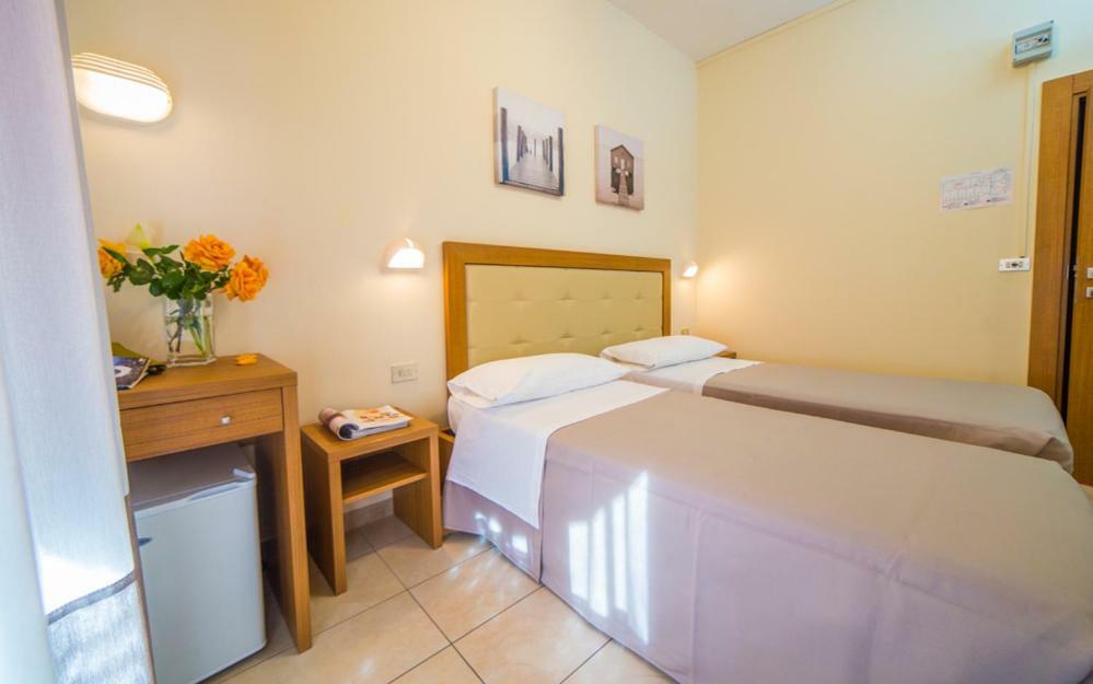 Mediterraneo Hotel & Suites Cattolica Dış mekan fotoğraf