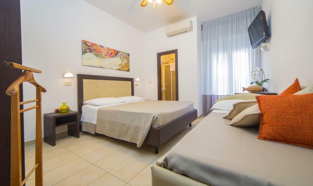 Mediterraneo Hotel & Suites Cattolica Dış mekan fotoğraf