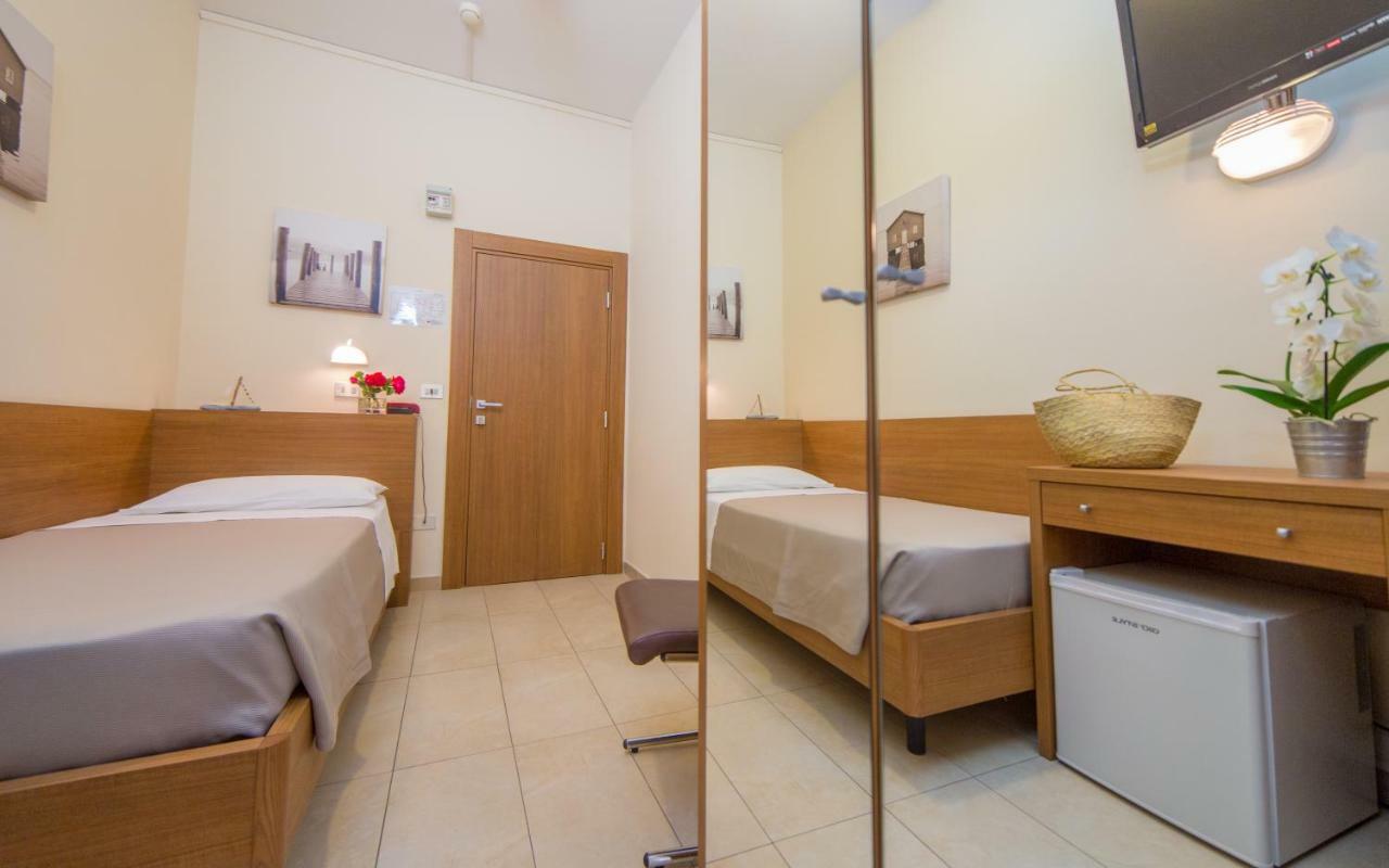 Mediterraneo Hotel & Suites Cattolica Dış mekan fotoğraf