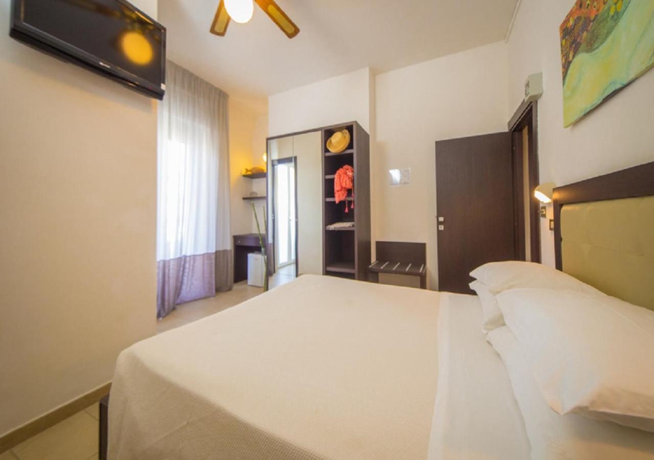 Mediterraneo Hotel & Suites Cattolica Dış mekan fotoğraf