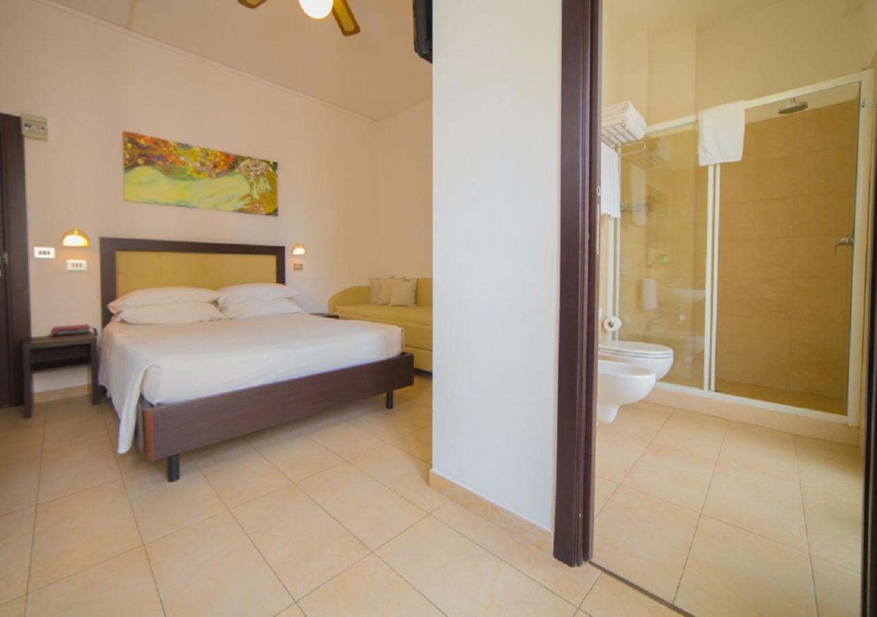 Mediterraneo Hotel & Suites Cattolica Dış mekan fotoğraf