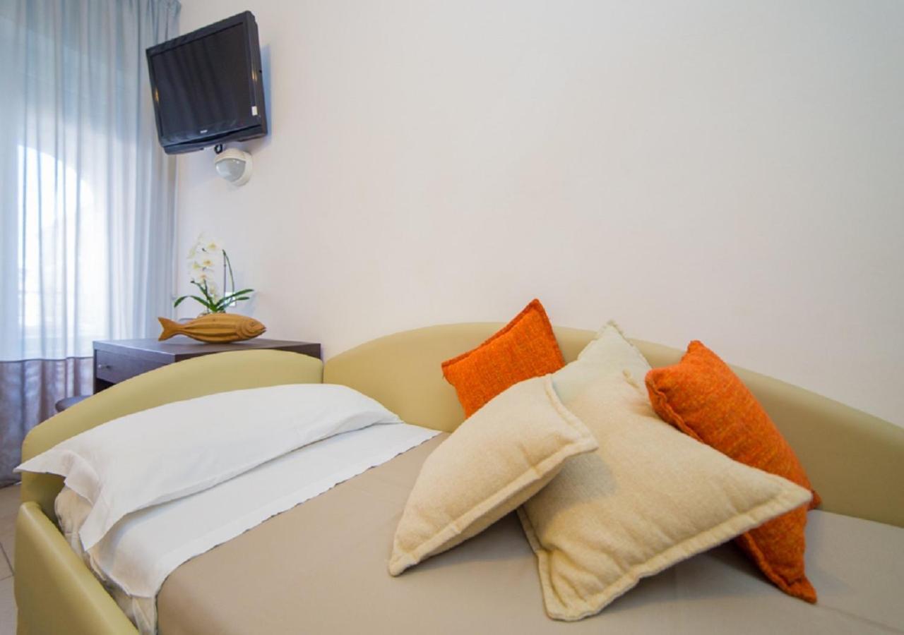 Mediterraneo Hotel & Suites Cattolica Dış mekan fotoğraf