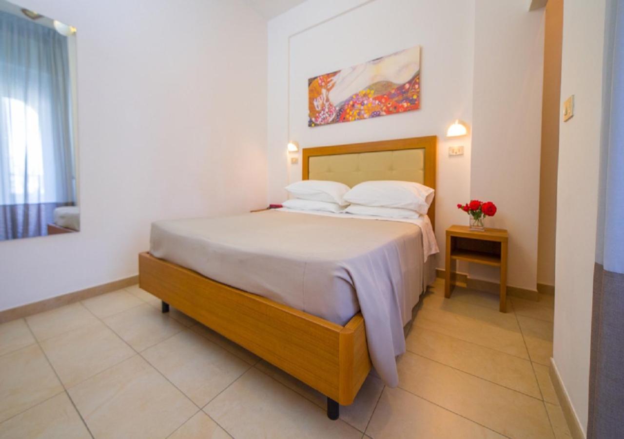 Mediterraneo Hotel & Suites Cattolica Dış mekan fotoğraf