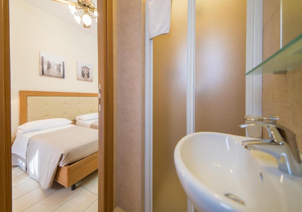 Mediterraneo Hotel & Suites Cattolica Dış mekan fotoğraf