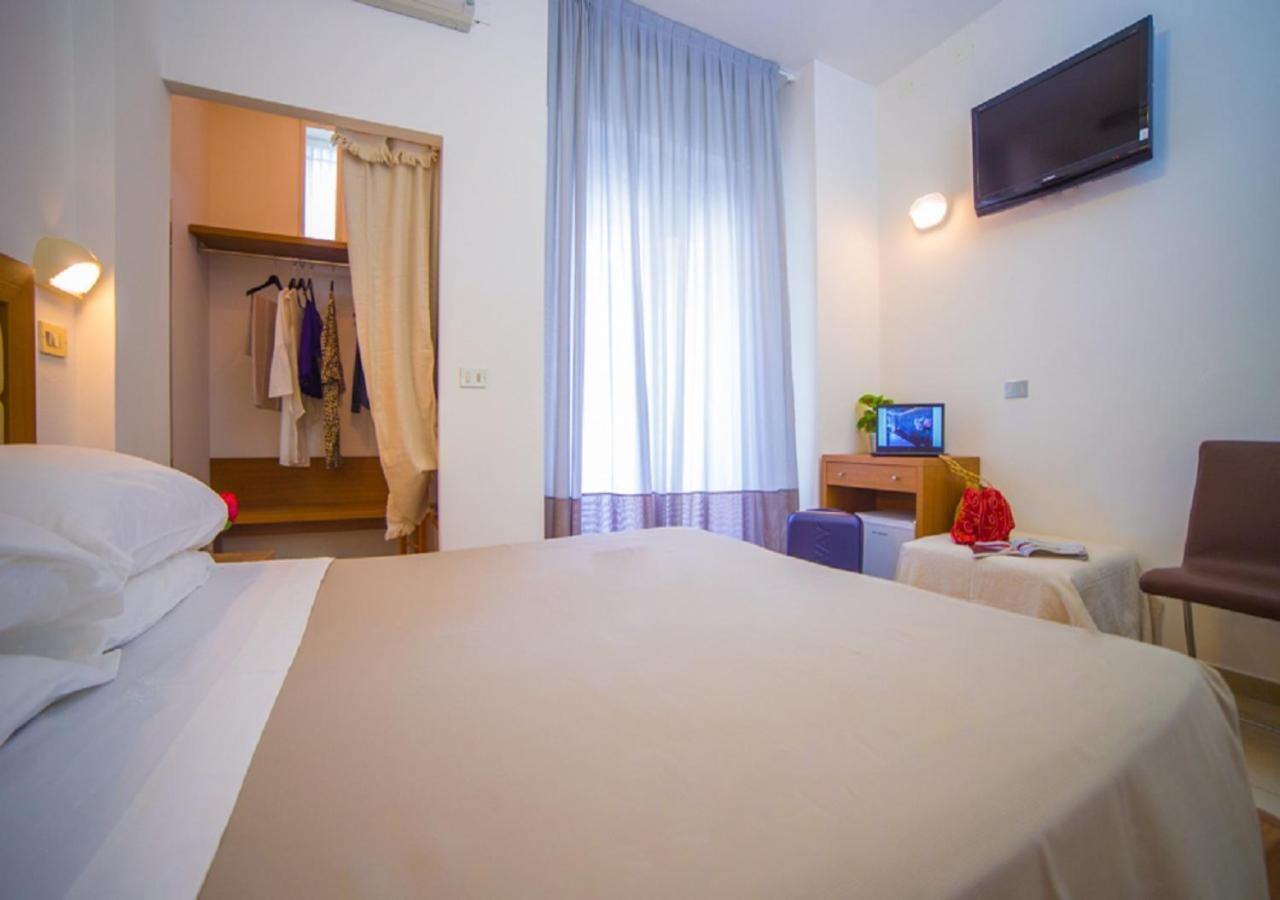 Mediterraneo Hotel & Suites Cattolica Dış mekan fotoğraf