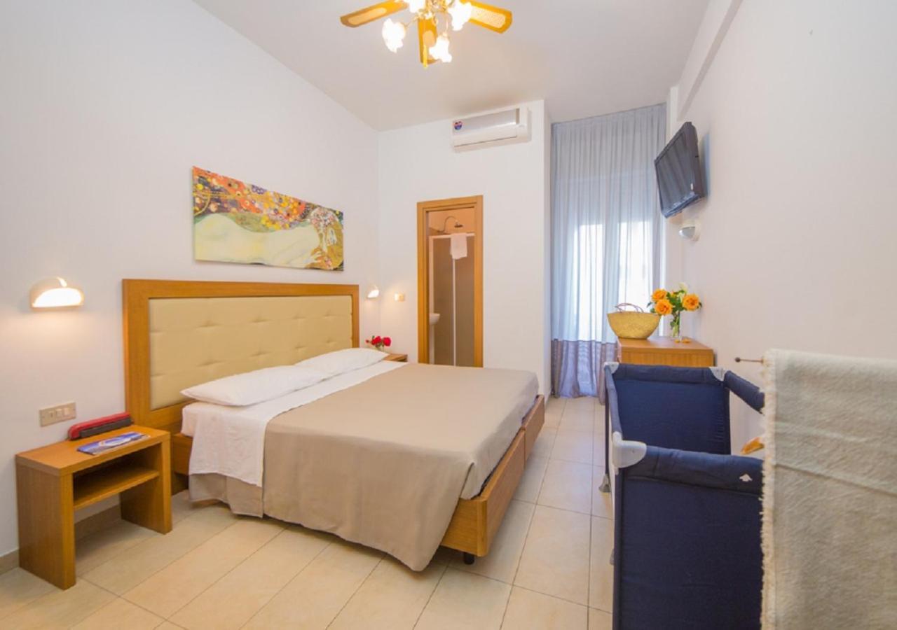 Mediterraneo Hotel & Suites Cattolica Dış mekan fotoğraf