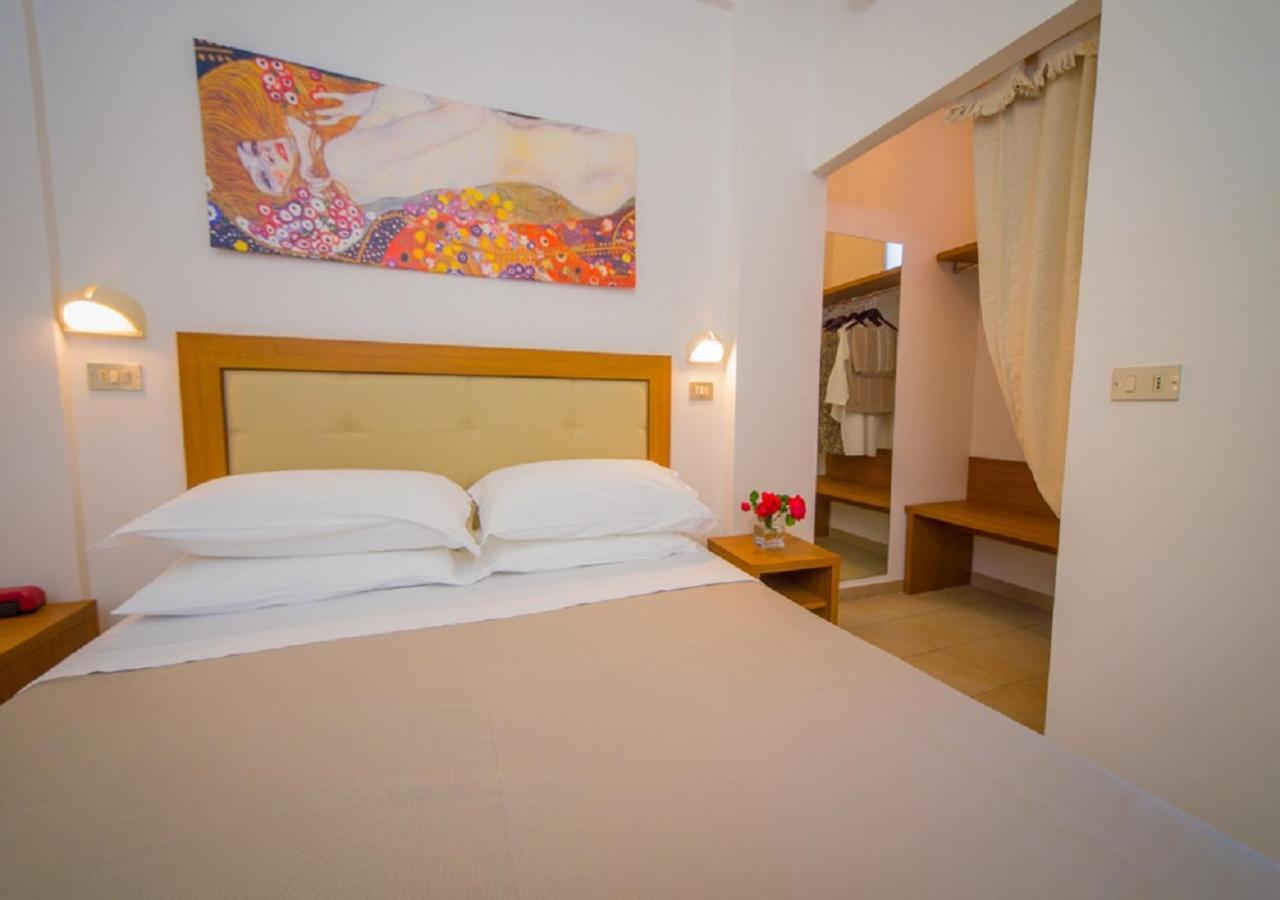 Mediterraneo Hotel & Suites Cattolica Dış mekan fotoğraf