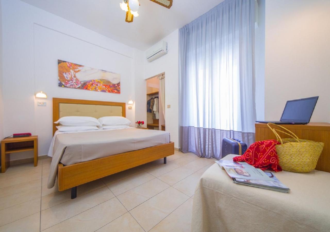 Mediterraneo Hotel & Suites Cattolica Dış mekan fotoğraf