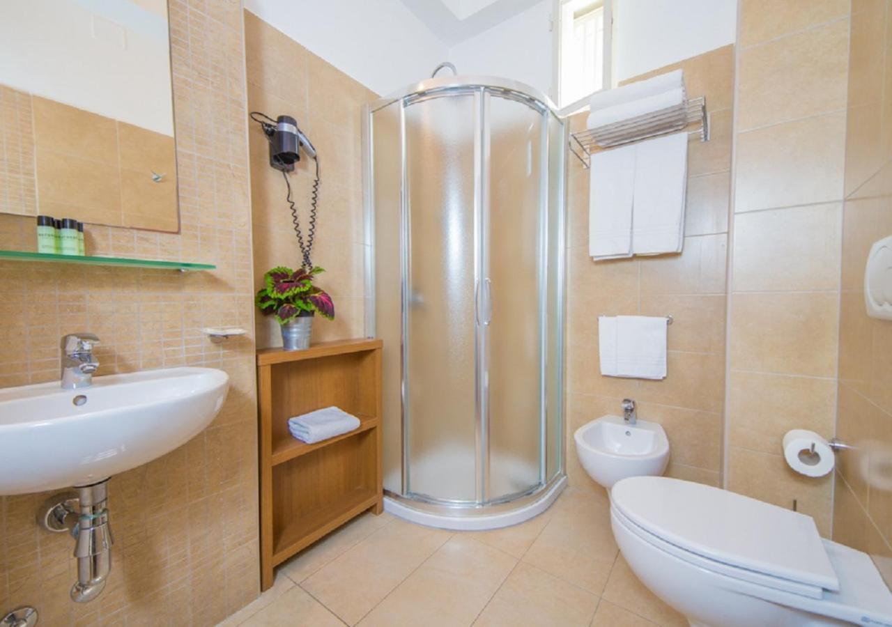 Mediterraneo Hotel & Suites Cattolica Dış mekan fotoğraf